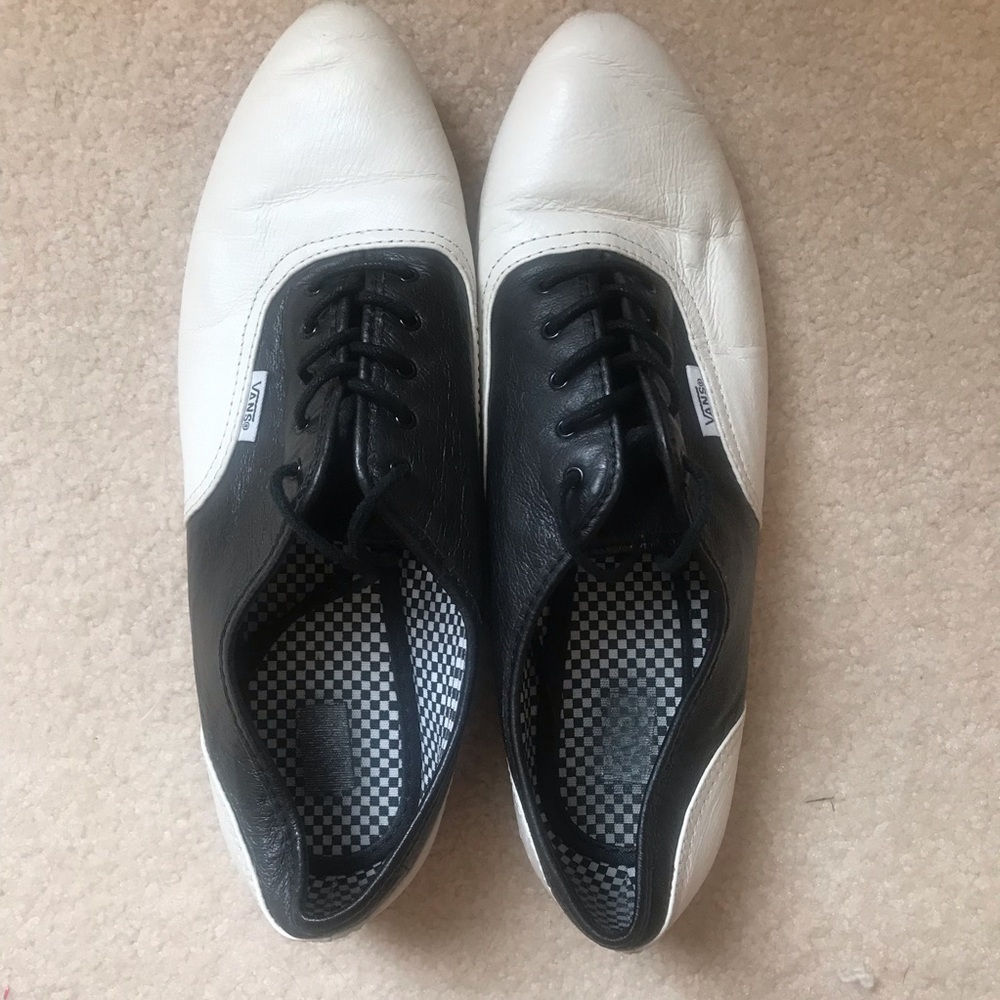 Vans saddle shoe